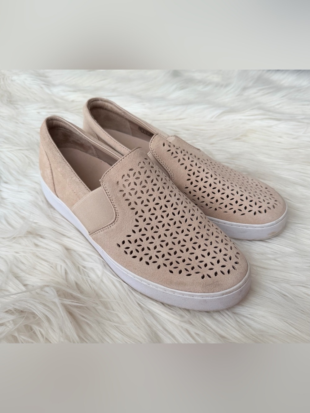 Vionic Women's 10 Nude Splendid Kani Slip-On Laser-Cut Sneakers